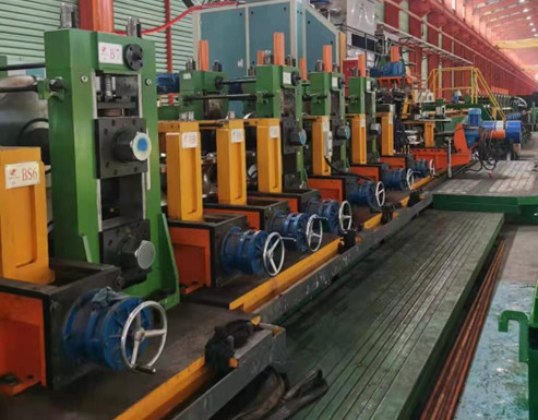 Hochfrequenzgeschweißte Rohrmühle Durchmesser 530 mm Geschwindigkeit 25 m / min