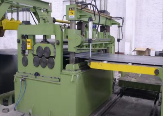 Maximale Breite 1600 mm Maximale Dicke 4 mm Hochleistungsmaschine zur Schneidlinie aus Stahl