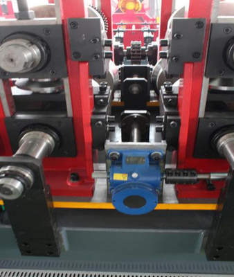 Effiziente Stahlrohrmaschine Hydraulisches Schneiden 15-20m/Min Geschwindigkeit