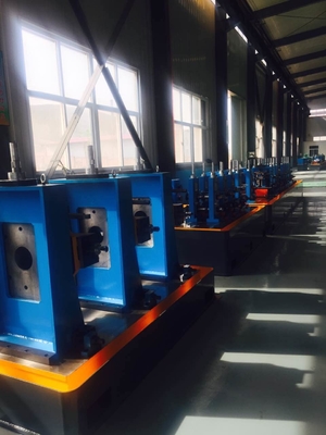 Galvanisierte Stahl ERW Hf Tube Mill Line Blaue Farbe Energieeinsparung 120m / min Laufgeschwindigkeit