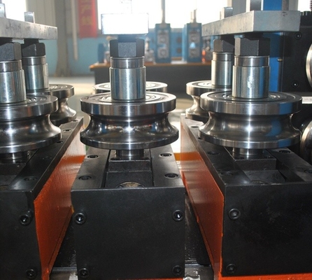 Einheitliche automatische Schlauchmühle Schweißrohrmachmaschine Quadratrohr genau