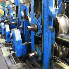 Automatische Rollenformmaschine zur Herstellung von Stahlrohren