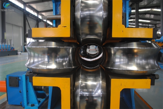 Hochfrequenz-Rohrmühle Maschine Warmgewalzte Spulenformmaschine 114mm für Rundrohr