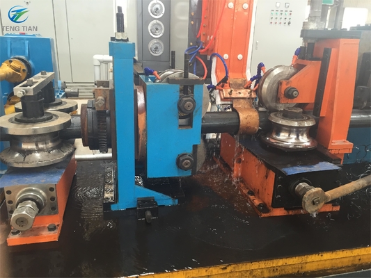 Hochfrequenz-Rohrmühle Maschine Warmgewalzte Spulenformmaschine 114mm für Rundrohr