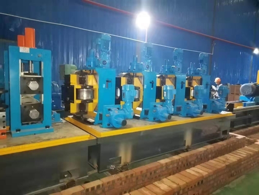 Präzision Präzise Stahlrohrmachmaschine Konsistente Produktion Rohrmühle