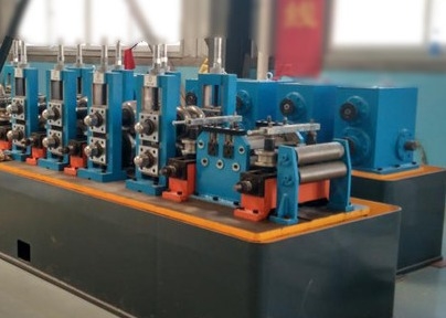 Maschine zur Herstellung von Rohren aus Kohlenstoffstahl mit einer Quadratfläche von 2,5 mm
