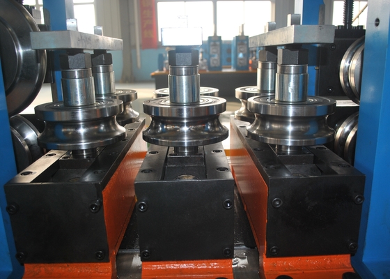 Hochfrequenzgeschweißte Rohrmühle automatisch angepasst HG60x60x3
