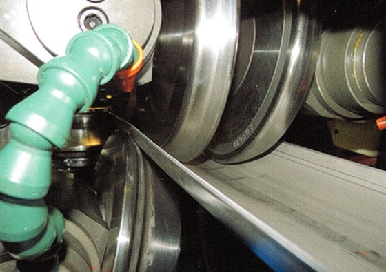 80m/Min Rohrmühle Maschine Loch Design Elektrische geschweißte Stahlrohr automatische Rohrmühle