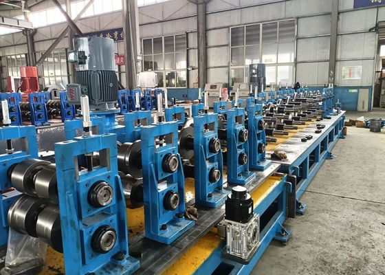 Maschine zur Herstellung von Stahlrohren aus galvanisiertem Metall