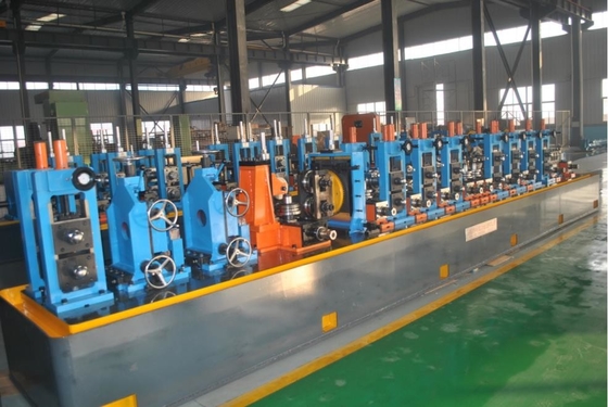 Hochfrequenzgeschweißte Rohrmühle 1 mm Gerade Nähte geschweißte Stahlrohrmühle Automatisches Packen und Bündeln
