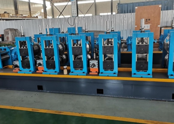 Dicke 2,5 mm Blaue Farbe Geschweißte Rohrmühle Max. Geschwindigkeit 100 M / Min