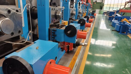 Fortschrittliche ERW-Rohrmühle mit Hochfrequenzschweißtechnologie für Kohlenstoffstahlrohre CE ISO Rohrmühlenmaschine für 21-63mm Rohre 50m/min